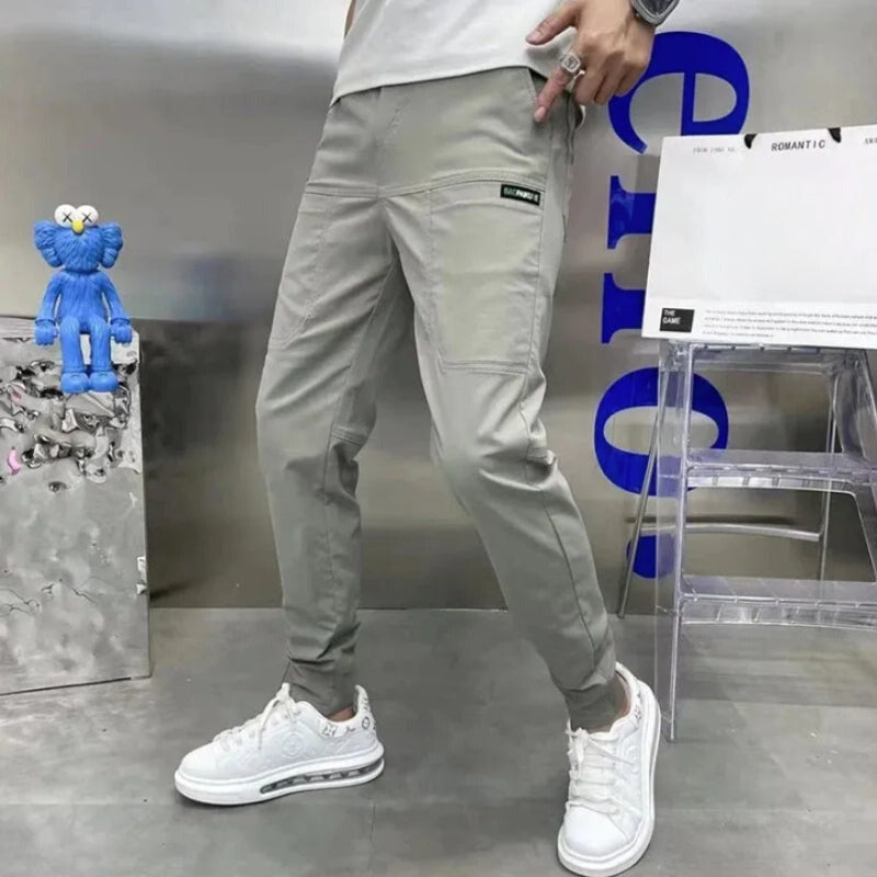 Pantaloni cargo comodi con grande capacità di stivaggio